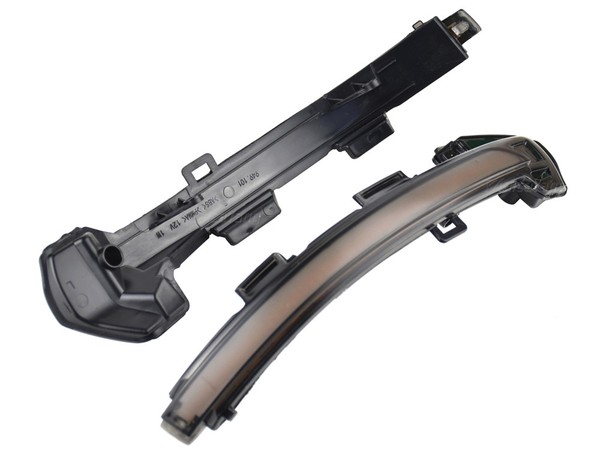 GOLF 8 Dynamic LED Mirrors Flashing - Rolling Repeaters