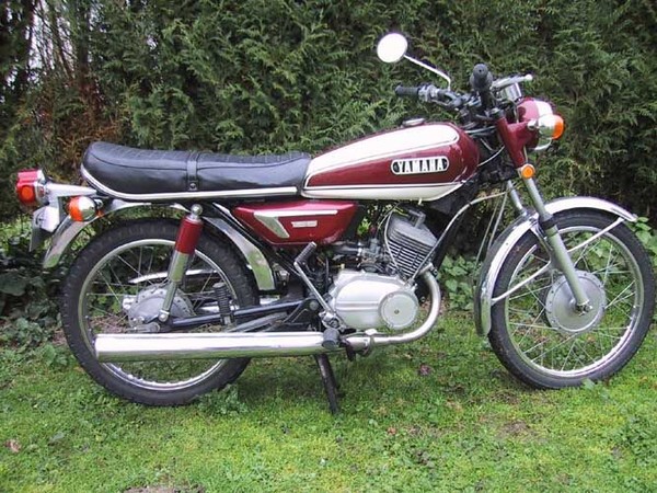 Komplettpaket hochwertiger BA20D-Xenonlampen für Abblend-/Fernlicht Ihrer Yamaha RD 125 (AS3).
