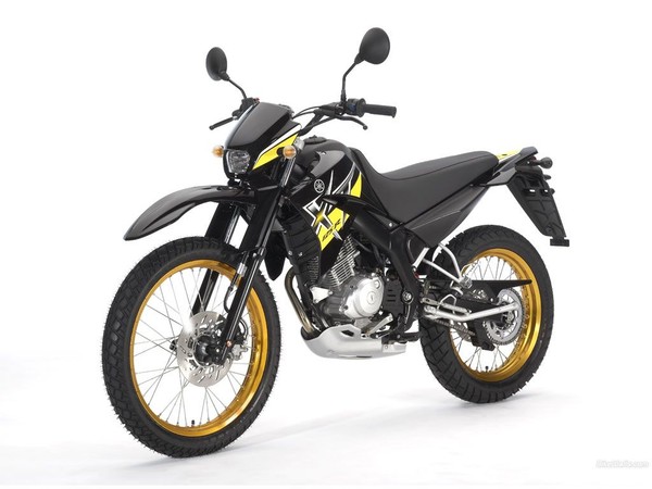 Komplet pakke med højkvalitets BA20D xenonpære(r) til nærlys/fjernlys på din YAMAHA XT 125 R).