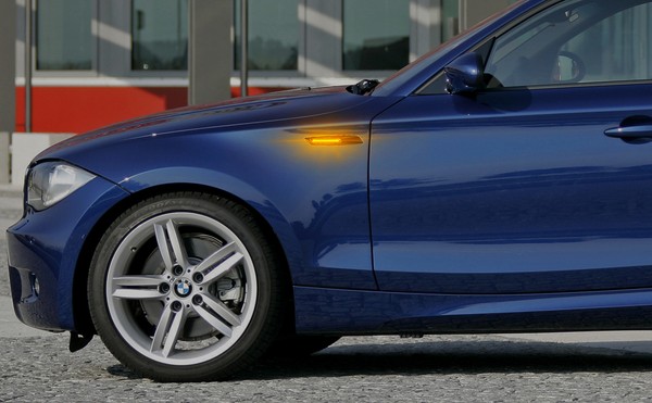 Répétiteurs latéraux LED Défilants BMW Série E81 E82 E87 E88 E90 E91 E92 E93 E60 E61 - Finition Carbone