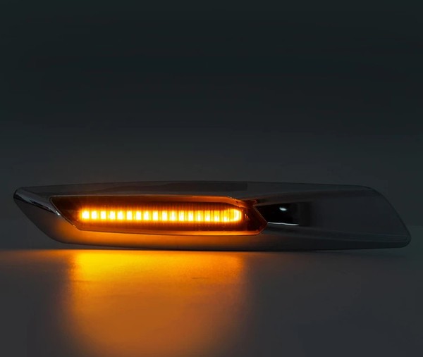 Répétiteurs latéraux défilants LED BMW Série E81, E82, E87, E88, E90, E91, E92, E93, E60 et E61- Chromée / Fumée