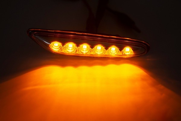 Répétiteurs latéraux LED BMW Série E46, E60, E61, E81, E87, E82, E88, E83/X3, E90/E91, E92/E93 - Chrome - Clignotants