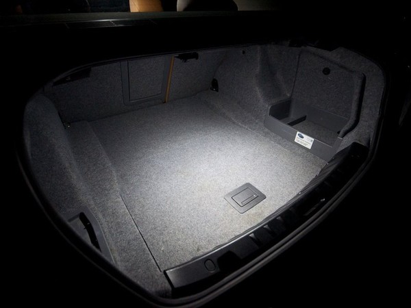 Żarówka bagażnika LED do FORD KA (RU8)