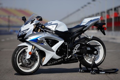 GSX-R 600 UF (CV2111)