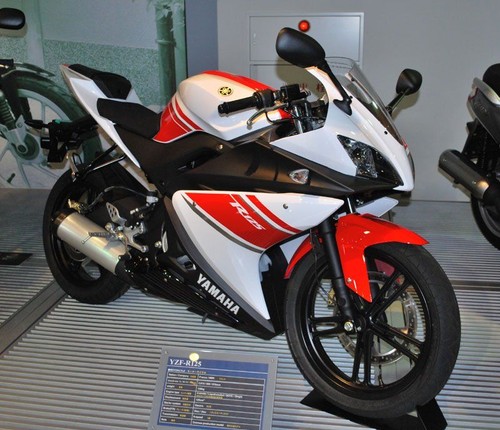 YZF-R 125 (RE061)