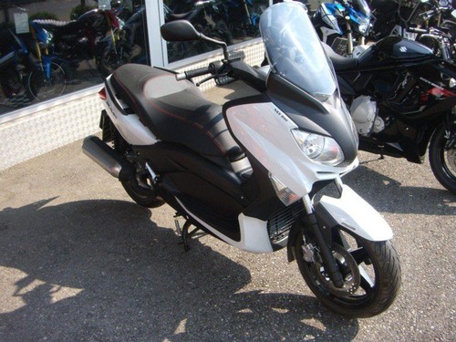 YP 125 R (SE02)
