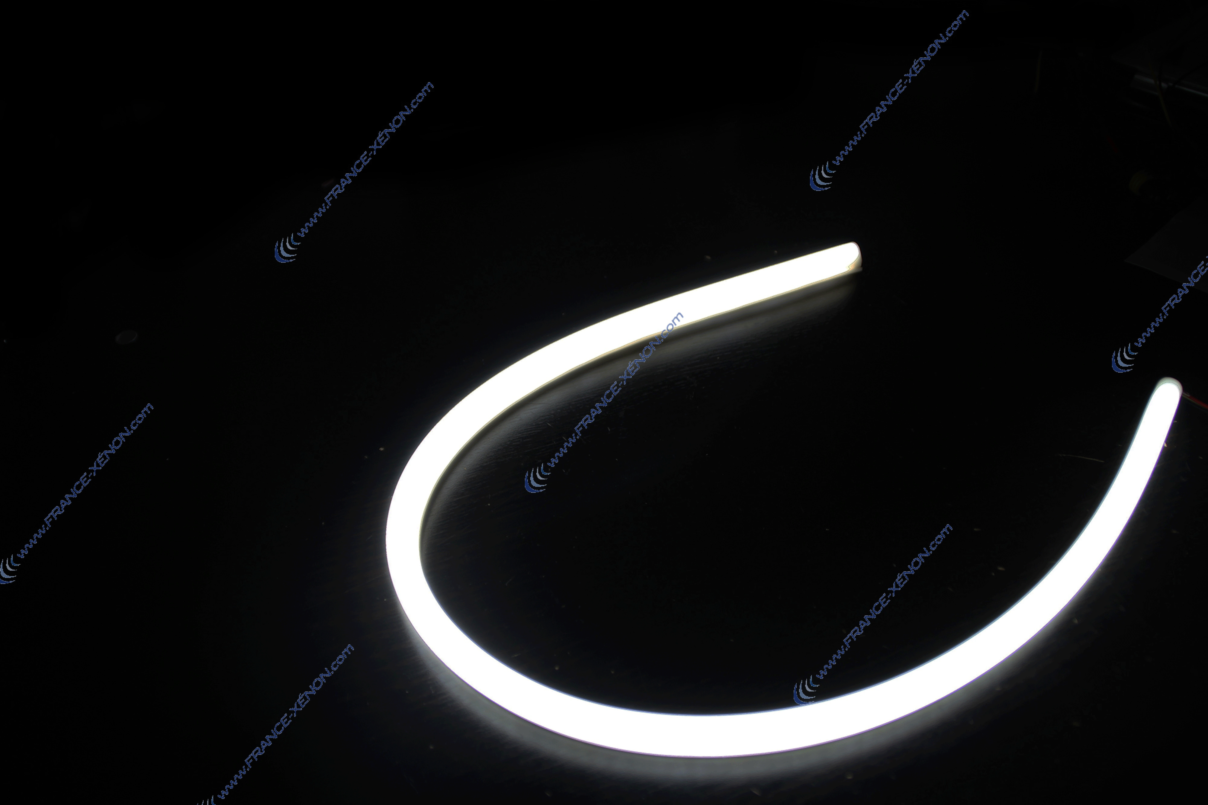 Lampadina bicolore striscia LED CREE XB-D bianca